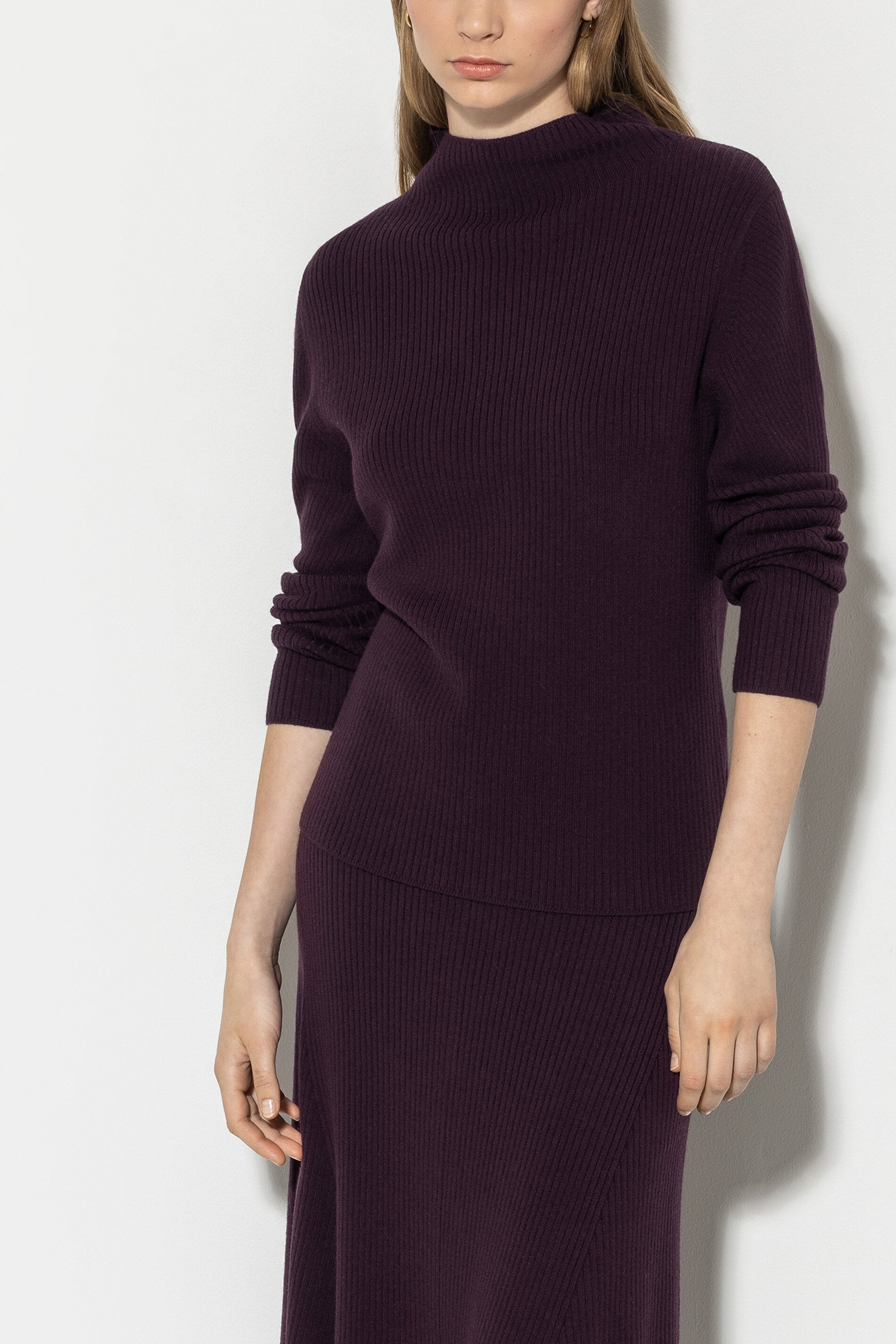 Sweater with ribbed structure