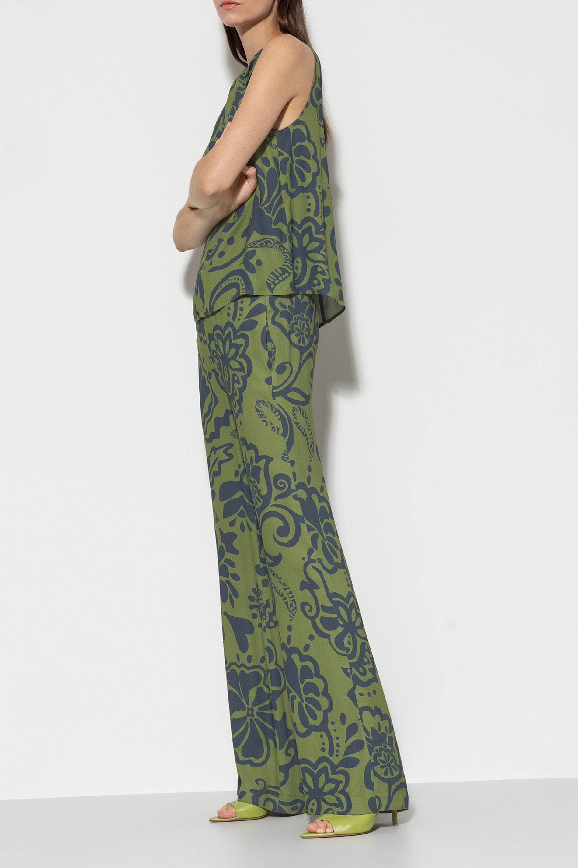 Wide-leg pants with flower print