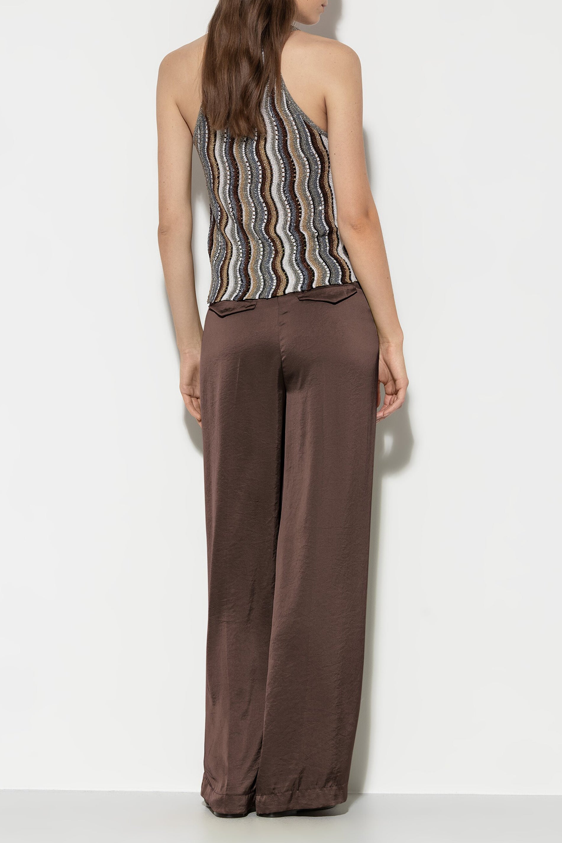 Wide-leg pants with pleats